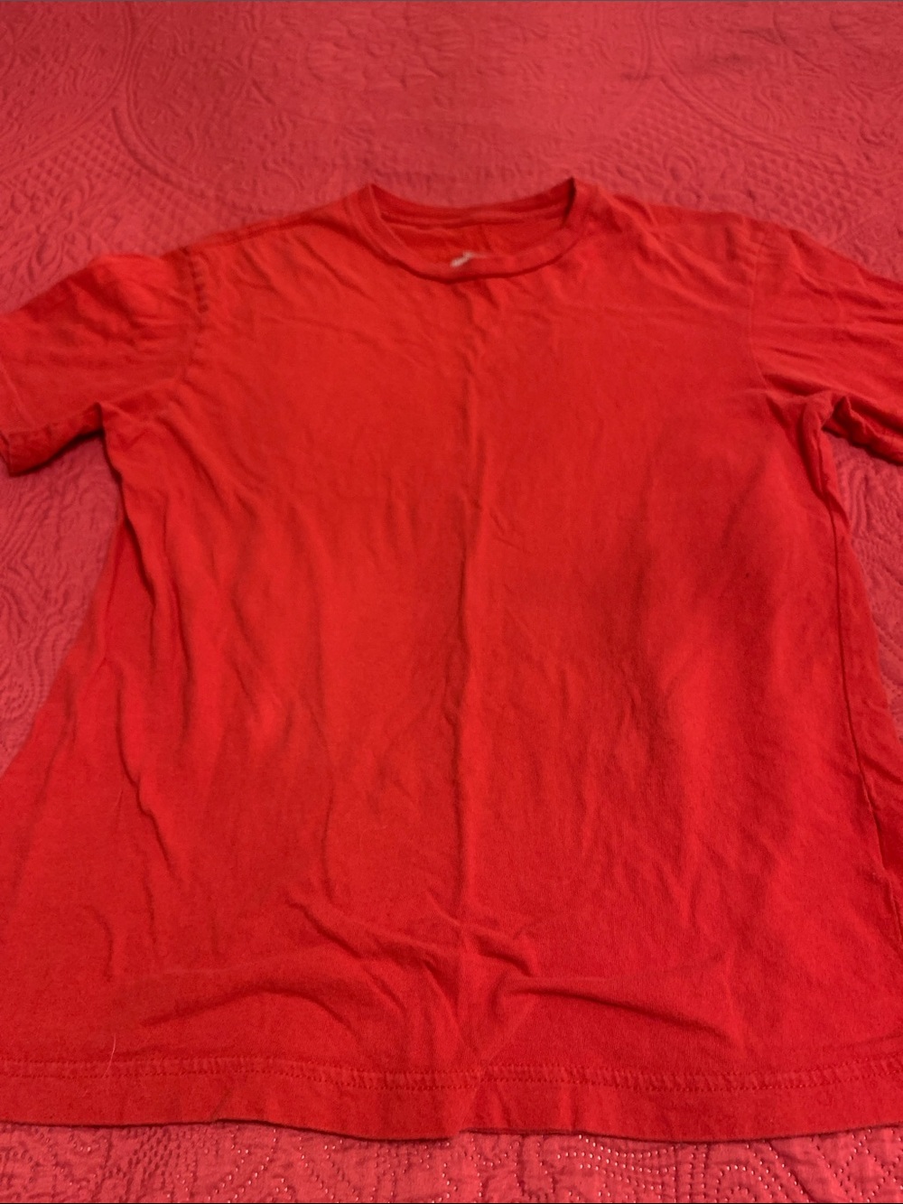 Men small red T-shirt